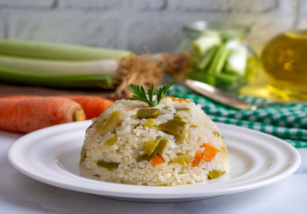 Arroz com alho-poró da culinária tradicional turca nome turco pirasali pirinc pilavi