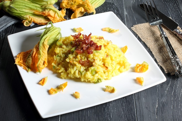 arroz com legumes e carne