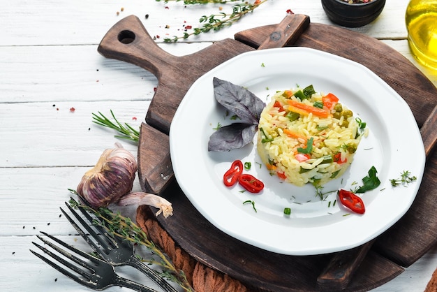 Arroz com legumes Risoto Pratos comida Vista superior Espaço livre para o seu texto