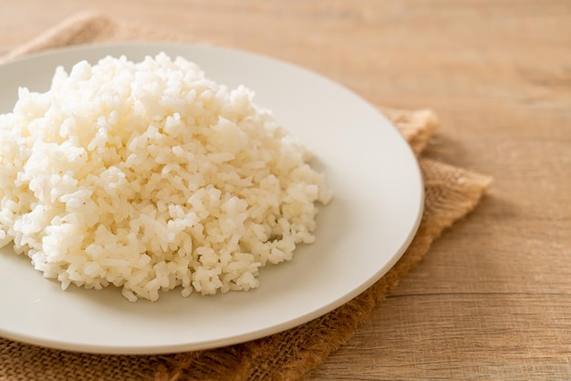 Foto arroz cozido em prato