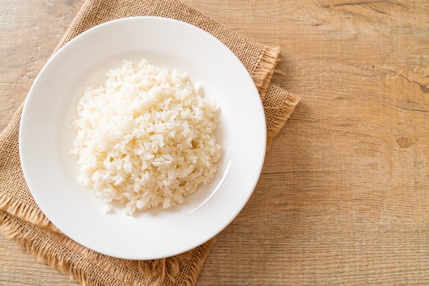 Arroz cozido no prato