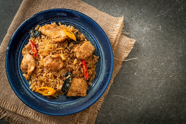 arroz de porco frito com ervas - comida asiática