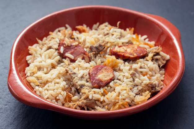 Arroz de prato típico português com pato e chouriço