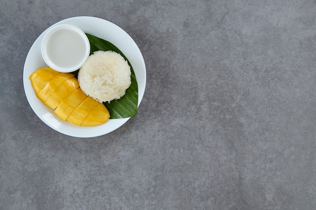 Arroz dulce tailandés con mango