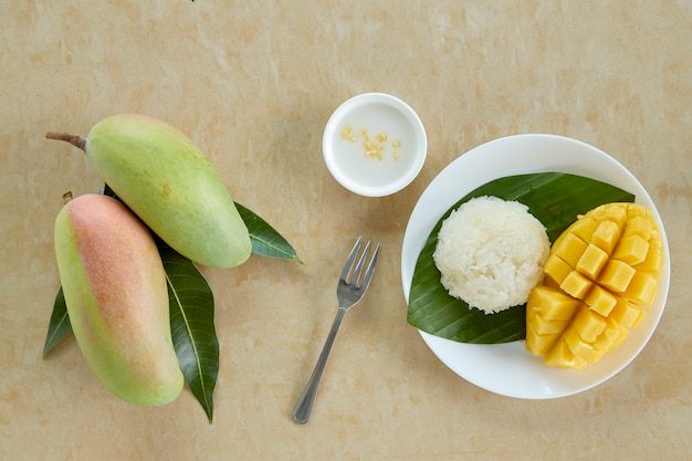 Arroz dulce tailandés con mango