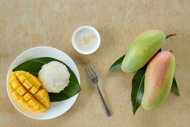 Arroz dulce tailandés con mango