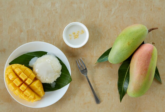 Arroz dulce tailandés con mango