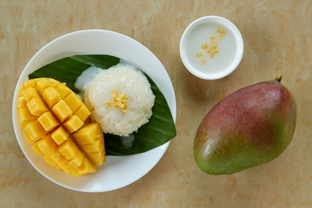 Arroz dulce tailandés con mango