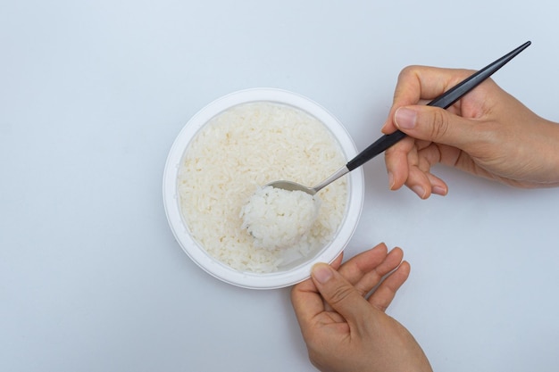 Foto arroz fácil de cozinhar no microondas em uma tigela