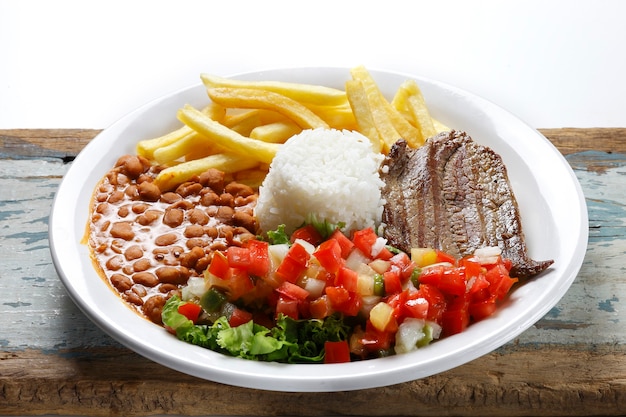 Foto arroz con frijoles y carne