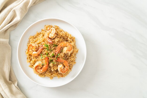 arroz frito al ajillo con gambas o gambas