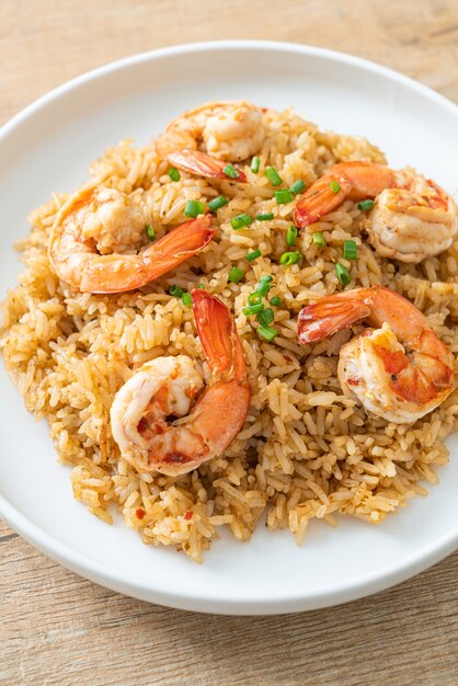 arroz frito al ajillo con gambas o gambas