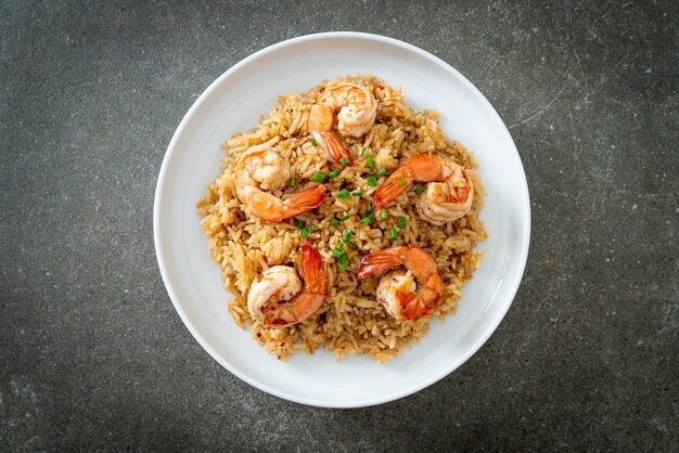 arroz frito al ajillo con gambas o gambas