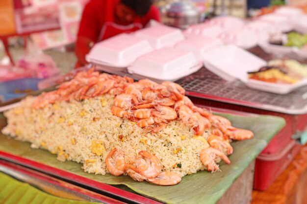 Arroz Frito De Camarones En Comida De La Calle