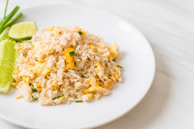 Arroz frito con cangrejo