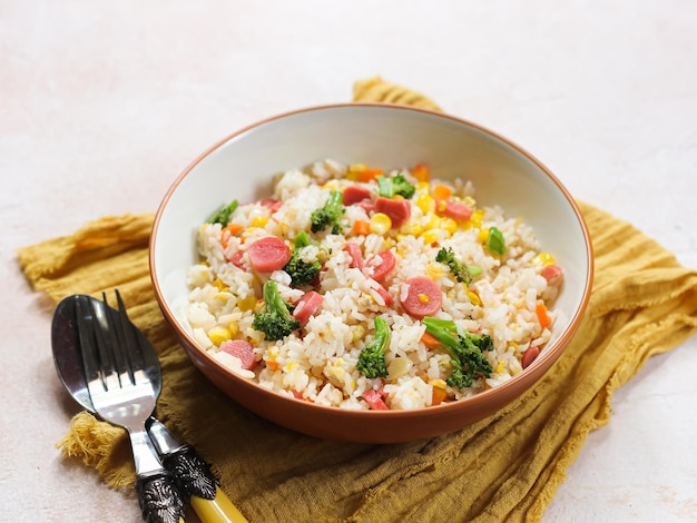 Arroz frito caseiro com mix de legumes