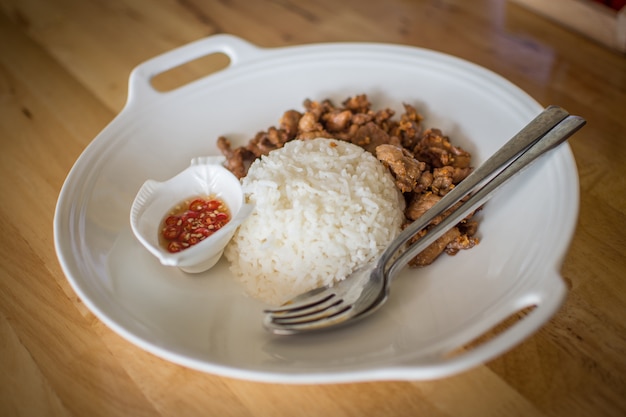 arroz frito de cerdo para la comida tailandesa