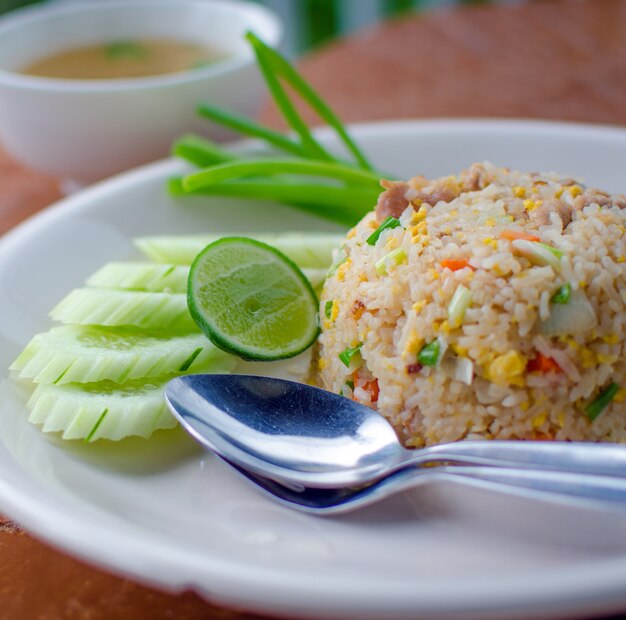 Foto arroz frito con cerdo