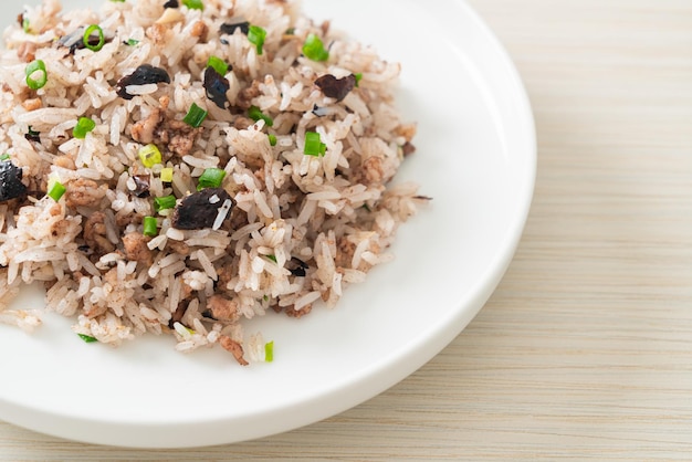 Arroz Frito com Azeitonas Chinesas e Porco Picado - Comida Asiática