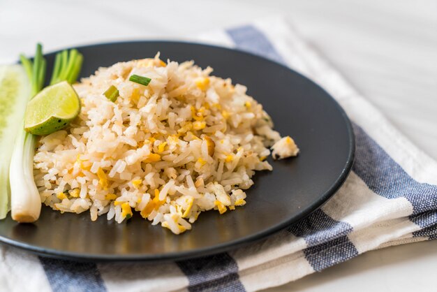 Foto arroz frito com caranguejo