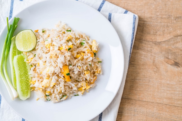 Arroz frito com caranguejo