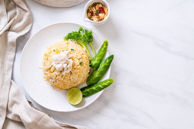 Arroz frito com caranguejo