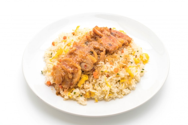 arroz frito com frango grelhado e molho teriyaki