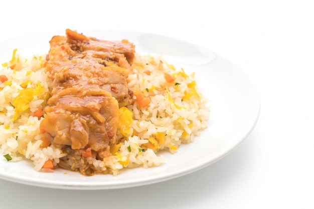 arroz frito com frango grelhado e molho teriyaki