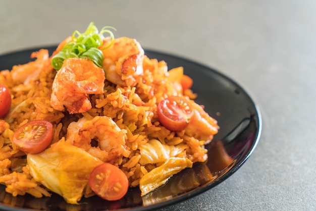 arroz frito com molho picante e camarões Coreia