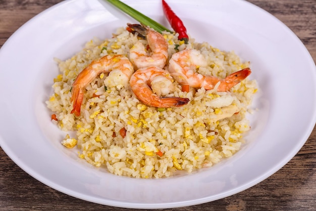 Arroz frito estilo thai con gambas