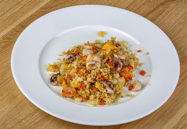 Arroz frito con mariscos