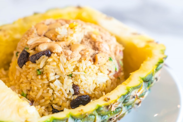 Arroz frito con piña