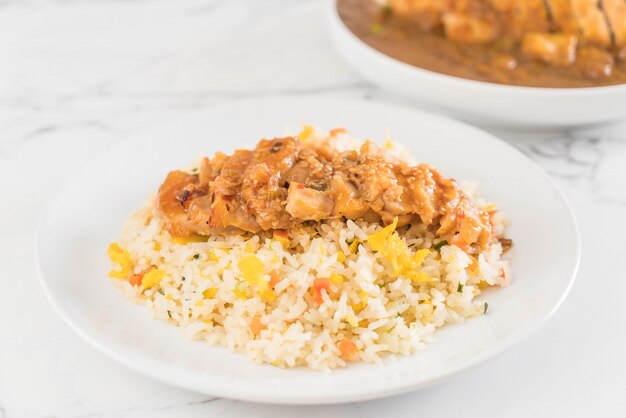 Arroz Frito Con Pollo A La Parrilla Y Salsa De Teriyaki