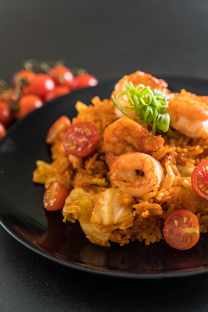 Arroz Frito Con Salsa Picante De Corea Y Camarones