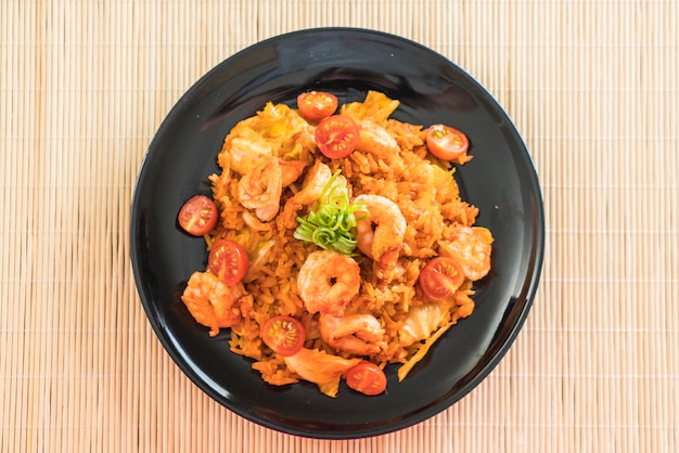 Arroz Frito Con Salsa Picante De Corea Y Camarones