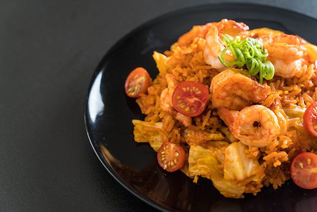 Arroz Frito Con Salsa Picante De Corea Y Camarones