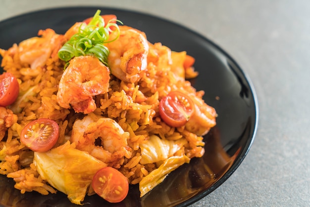 Arroz Frito Con Salsa Picante De Corea Y Camarones