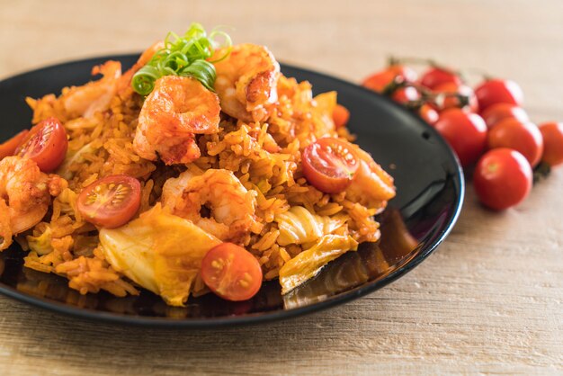 Arroz Frito Con Salsa Picante De Corea Y Camarones