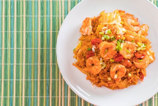 Arroz Frito Con Salsa Picante De Corea Y Camarones