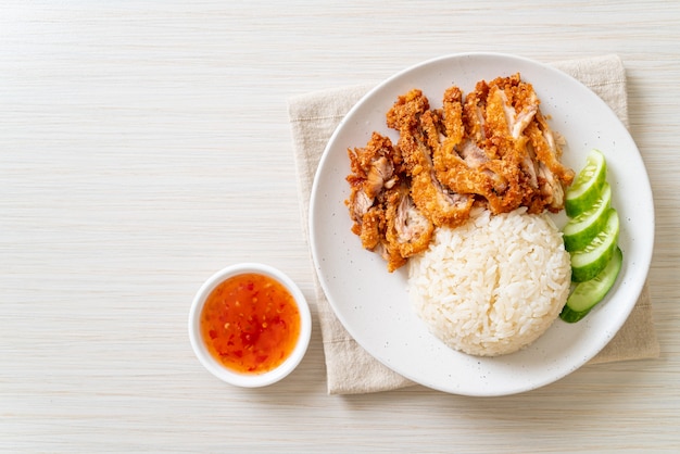 Arroz Hainanês de Frango com Frango Frito