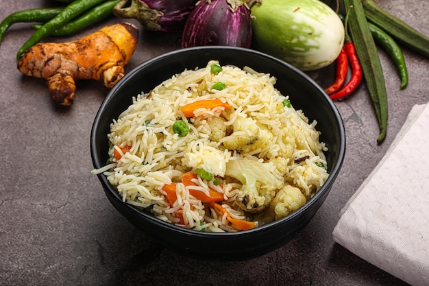 Arroz indiano vegetariano pilao basmati