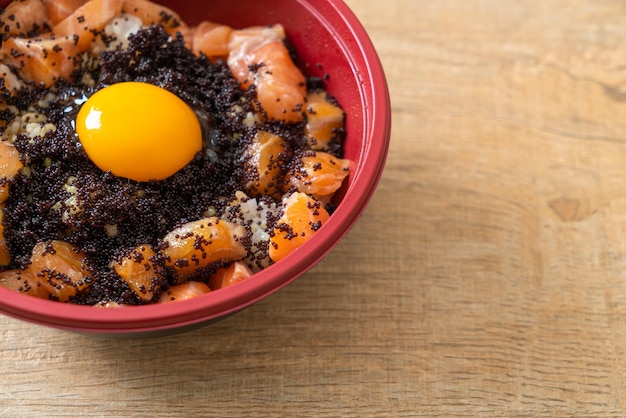 Arroz Japonés con Salmón Fresco Crudo Tobiko y Don Salmón al Huevo