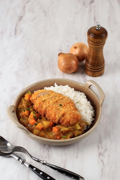 Arroz Japonés con Tonkatsu Kare Curry con Patata y Zanahoria