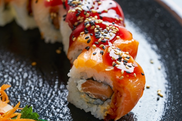 Arroz Maki Sushi com salmão e atum