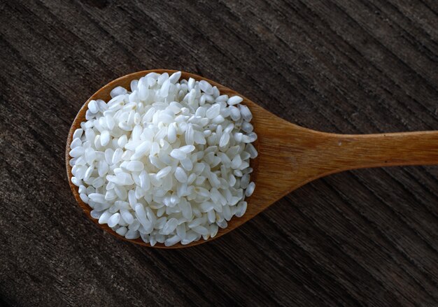 Arroz na colher de madeira