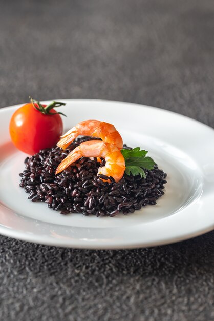 Arroz negro con camarones