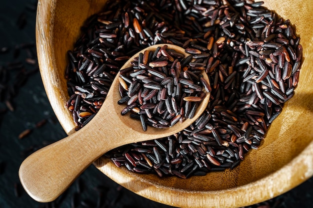 Arroz negro, también conocido como arroz morado o arroz prohibido.