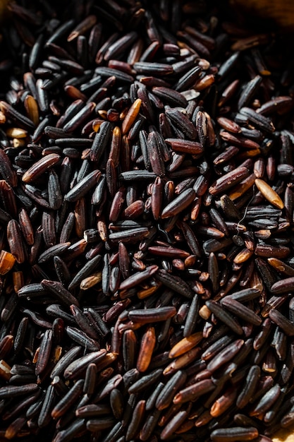 Arroz negro, también conocido como arroz morado o arroz prohibido.