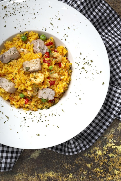 Arroz Paella Caseiro com Atum e Camarões