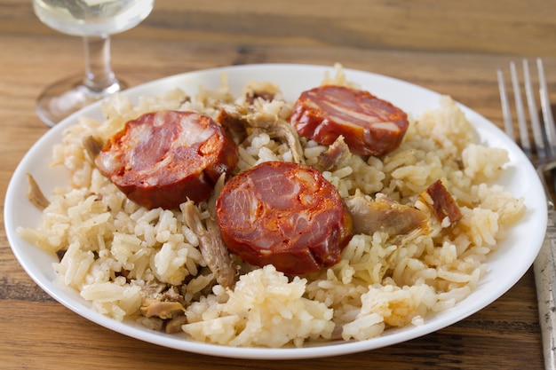 Arroz de pato con chorizo en plato